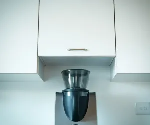 Czy Thermomix może stać pod szafka