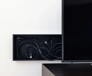 Schowek na kable od telewizora